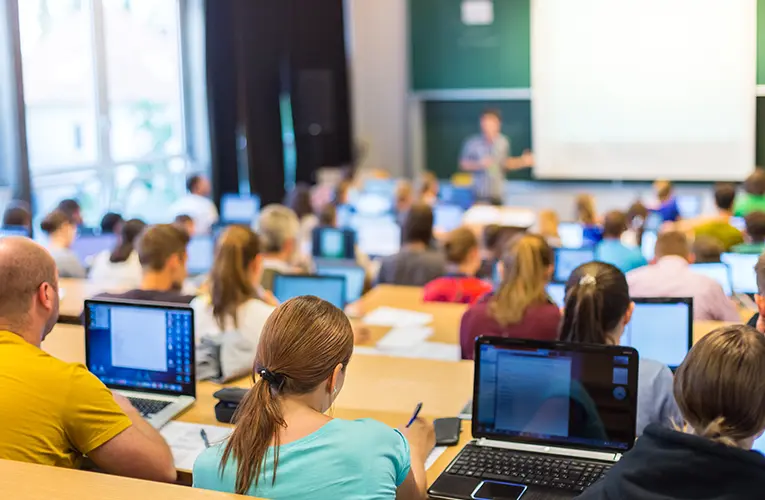 “The Future of Education: How Online Courses Are Reshaping Learning Globally”